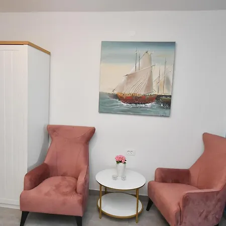 Apartment Ferienwohnung Mit Terrasse *